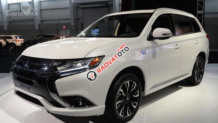 Bán Mitsubishi Outlander đời 2018, màu trắng, mới 100%, lợi xăng 7L/100km. Tư vấn 24/7, giao xe tận nơi-3