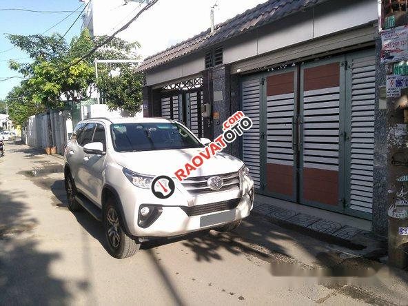 Cần bán gấp Toyota Fortuner đời 2017, màu trắng-0