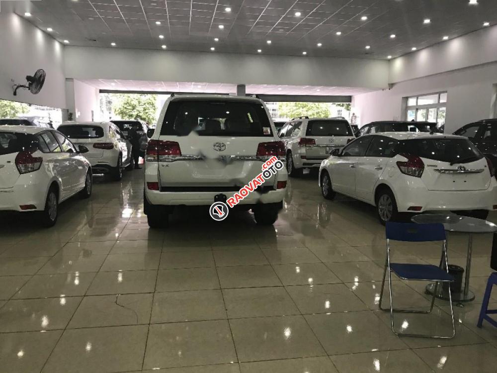 Bán Toyota Land Cruiser VX 4.6 2017, màu trắng, nhập khẩu nguyên chiếc-6