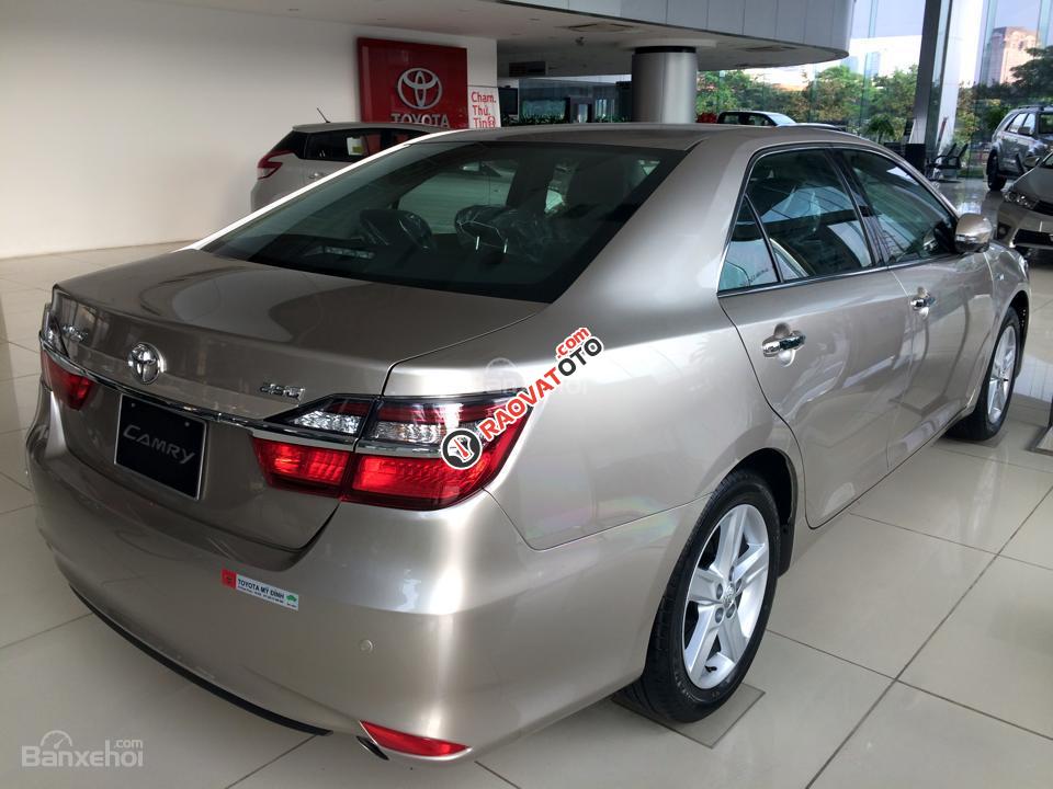 Cần bán xe Toyota Camry E đời 2018 đủ màu, giá tốt, hỗ trợ vay lên đến 90%, liên hệ 0911.404.101-6