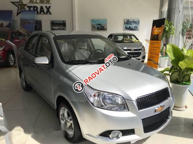 Bán ô tô Chevrolet Aveo sản xuất 2017, màu bạc-5