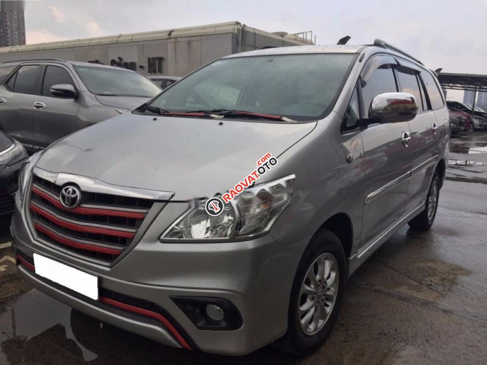 Cần bán xe Toyota Innova 2.0E đời 2014, màu bạc số sàn, giá 595tr-2