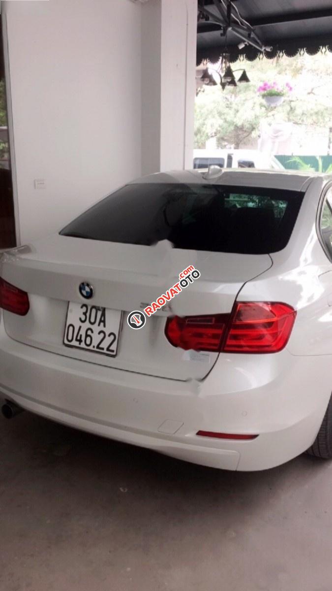 Cần bán gấp BMW 3 Series 320i đời 2013, màu trắng, xe nhập chính chủ, giá tốt-3