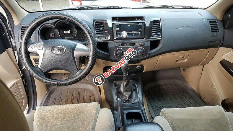 Cần bán gấp Toyota Fortuner G 2.5MT đời 2015, màu bạc số sàn, giá 868tr-5