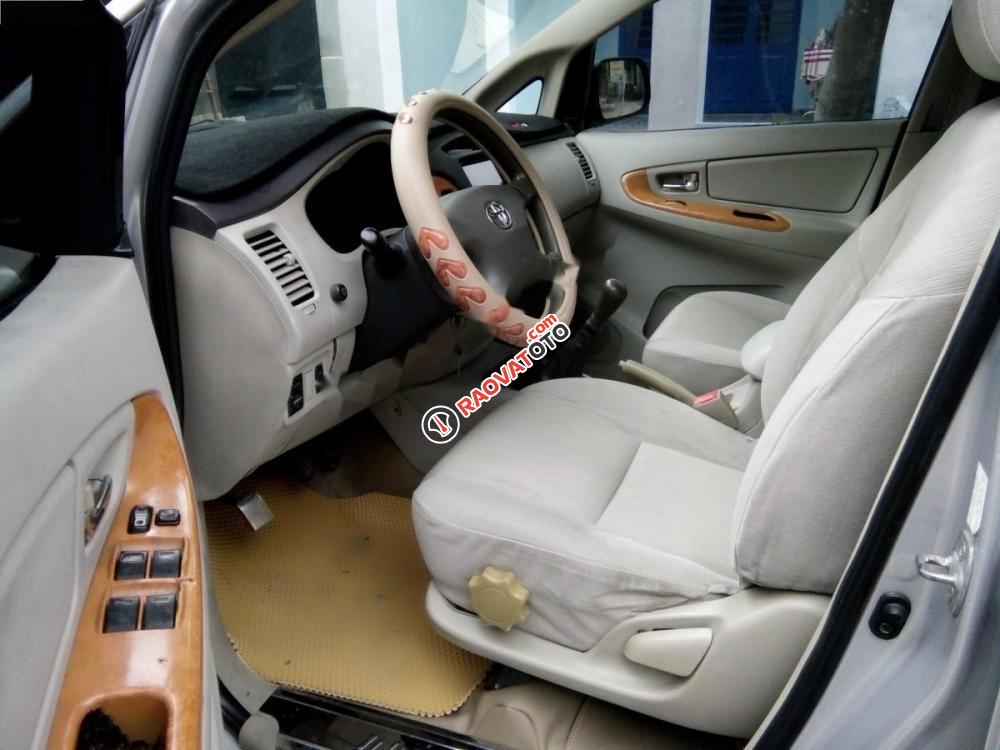 Bán ô tô Toyota Innova đời 2009, màu bạc-2