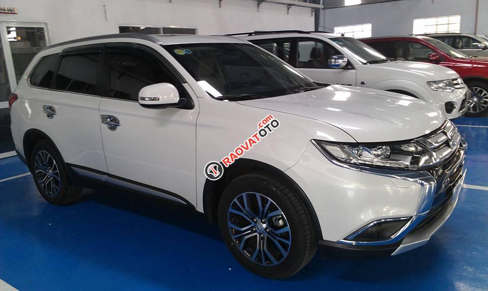 Bán Mitsubishi Outlander đời 2018, màu trắng, mới 100%, lợi xăng 7L/100km. Tư vấn 24/7, giao xe tận nơi-0