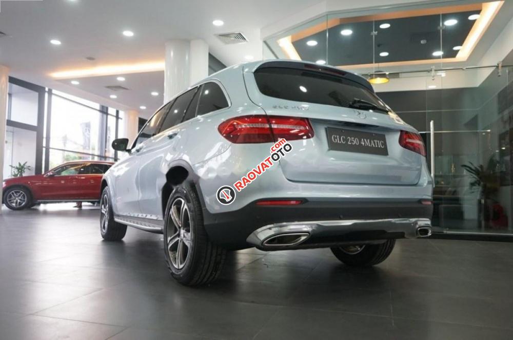 Bán Mercedes GLC 250 đời 2017, màu bạc-5