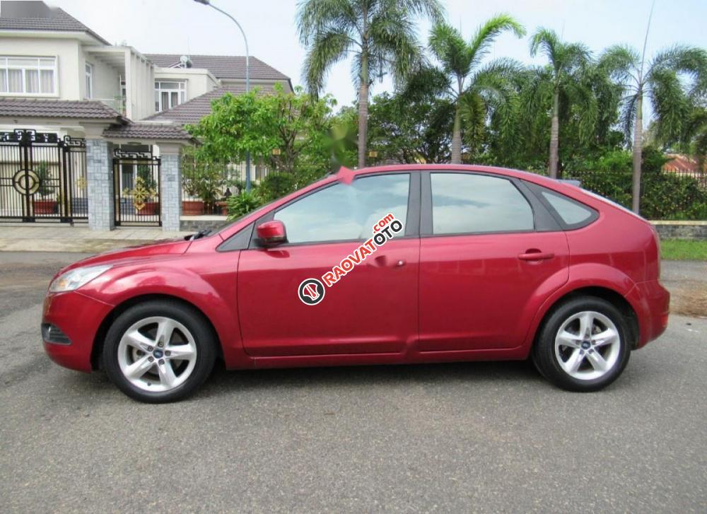 Bán Ford Focus đời 2010, màu đỏ, số tự động, giá 335tr-0