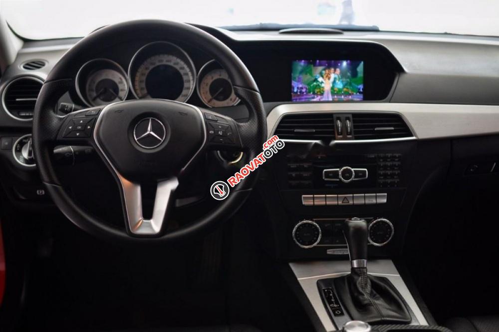 Cần bán Mercedes C200 đời 2011, màu đỏ, 695 triệu-4