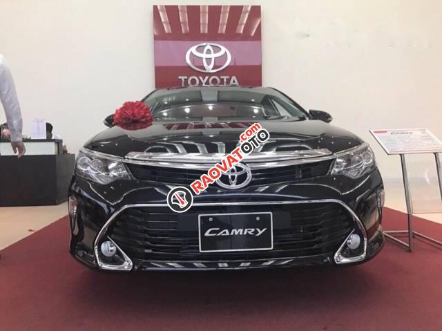 Cần bán Toyota Camry 2.5 Q đời 2017, màu đen, giá tốt-0