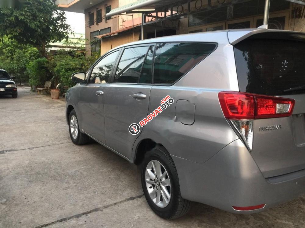 Bán ô tô Toyota Innova E đời 2016, màu bạc, 679tr-0