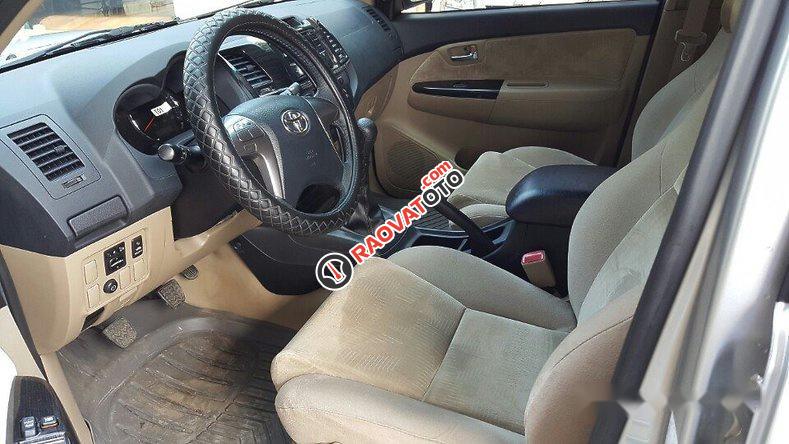 Cần bán gấp Toyota Fortuner G 2.5MT đời 2015, màu bạc số sàn, giá 868tr-7