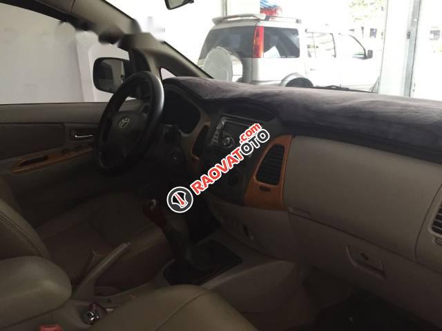 Bán xe Toyota Innova năm 2010, màu trắng xe gia đình-2