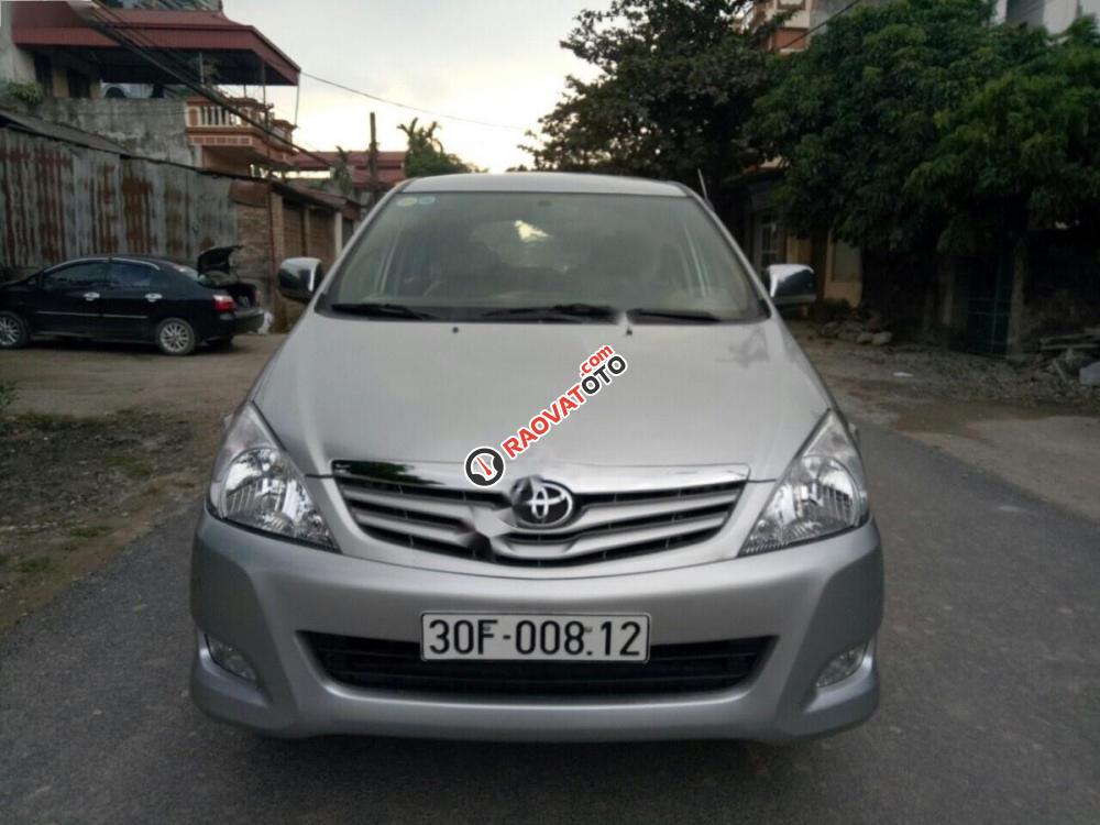 Cần bán gấp Toyota Innova 2.0G đời 2010, màu bạc-0