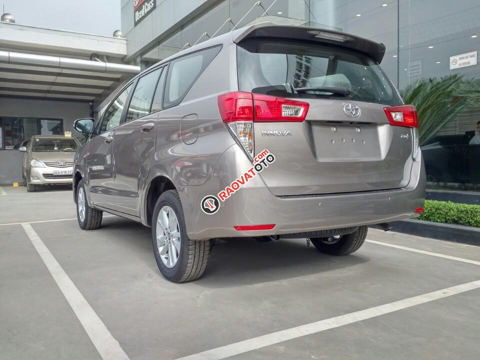 Toyota Innova E đời 2017, giảm giá cực sâu, tặng thêm gói phụ kiện, hỗ trợ mua xe trả góp-4