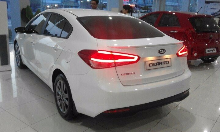 Bán xe Kia Cerato 2.0AT đời 2017, màu trắng, nhập khẩu -5