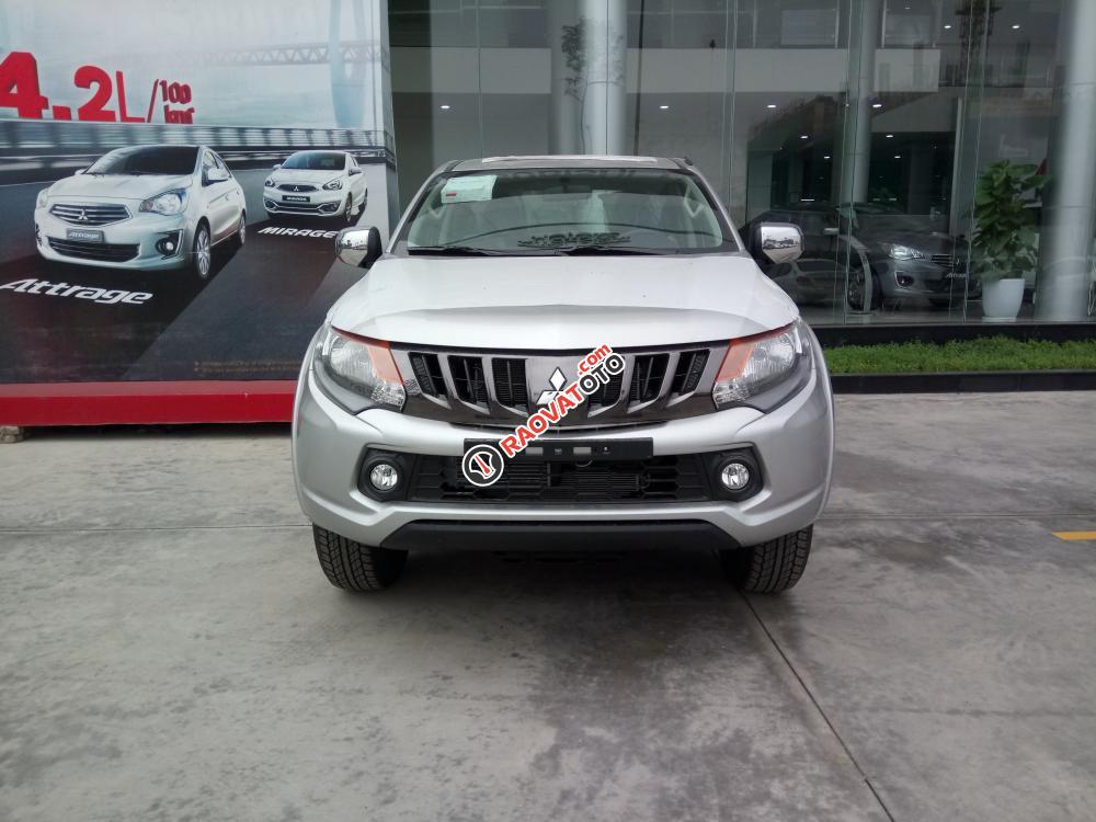 Bán xe Mitsubishi Triton 4x2 AT màu xám, bạc, có xe giao ngay, hỗ trợ trả góp, LH: 0919120195-0