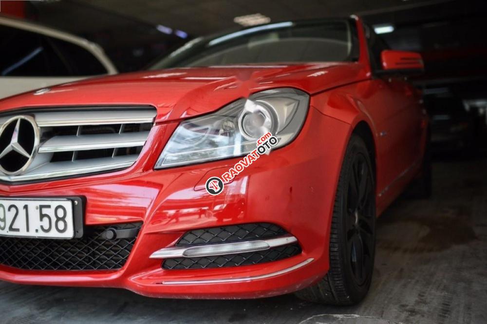 Cần bán Mercedes C200 đời 2011, màu đỏ, 695 triệu-2