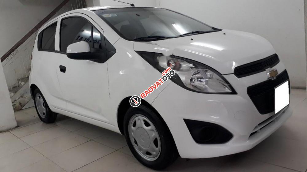 Cần bán gấp Chevrolet Spark đời 2015, màu trắng chính chủ-1