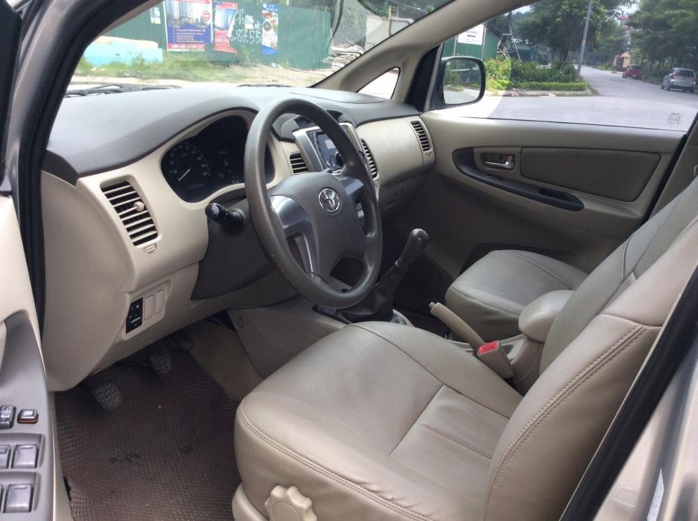 Bán Toyota Innova E 2014, màu bạc, nhập khẩu chính hãng-6