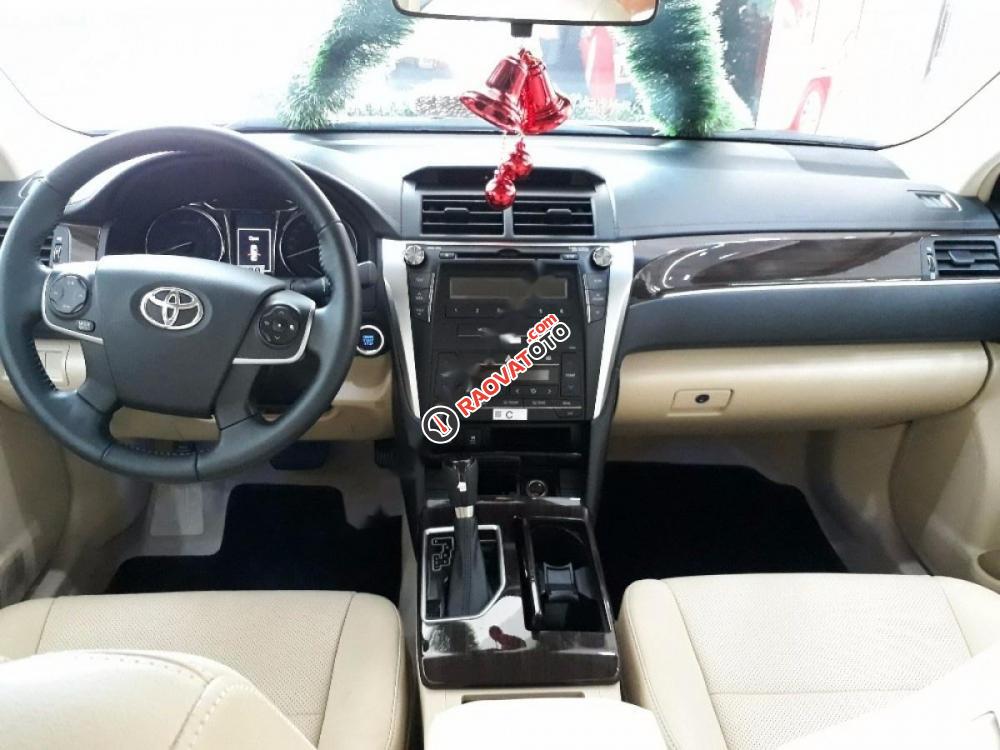 Bán Toyota Camry 2.0E đời 2017, màu bạc-6