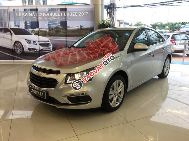 Chevrolet Cruze LTZ 1.8L màu bạc, hỗ trợ vay ngân hàng lên đến 90% - LH: 0945.307.489-0