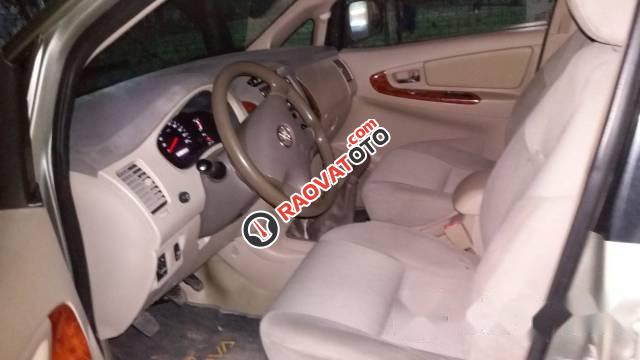 Cần bán gấp Toyota Innova G đời 2007, màu bạc xe gia đình, giá 349tr-2