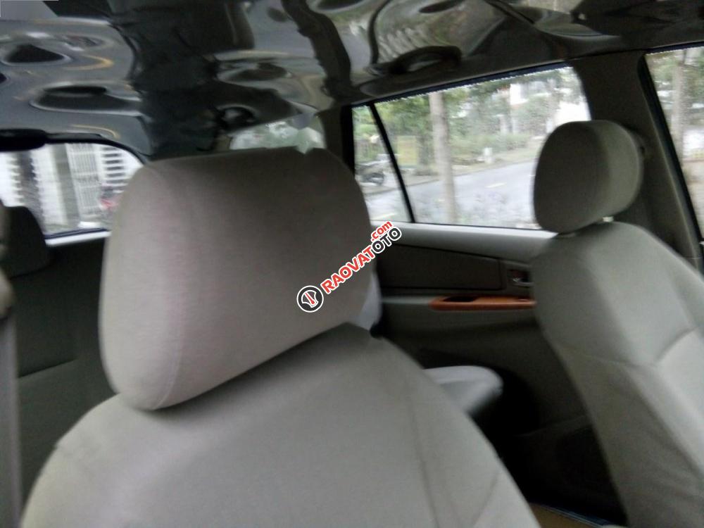 Bán Toyota Innova G 2010, màu bạc-4