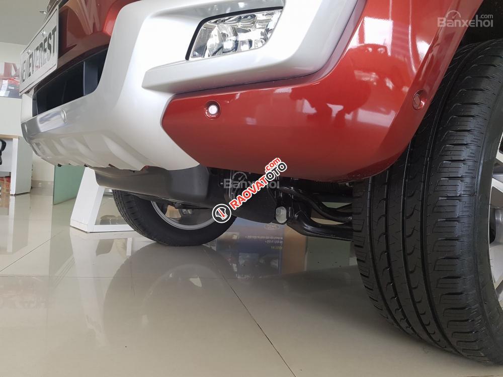 Bán xe Ford Everest 2.2L Titanium đời 2017, màu đỏ, xe nhập-9