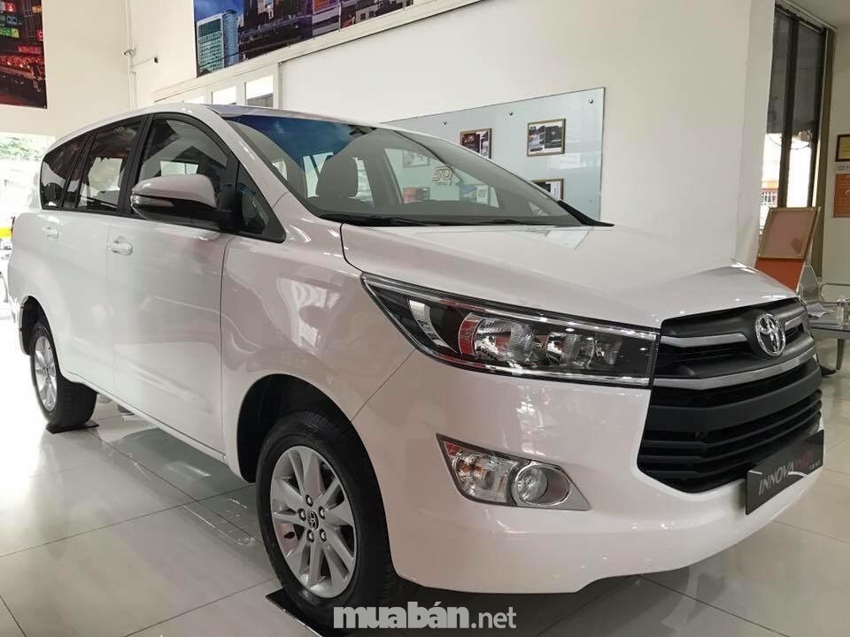 Bán Toyota Innova năm 2017, màu trắng, xe nhập-0