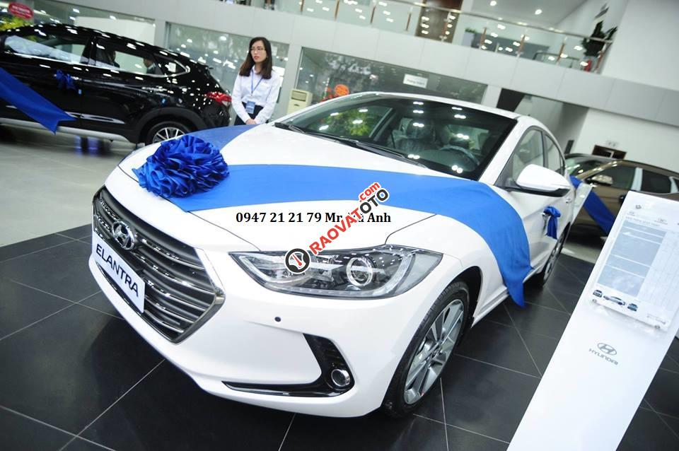 Xe Hyundai Elantra, màu trắng - Đà Nẵng, giảm  giá 80 triệu, chỉ còn 549 triệu, Lh: 0941 295 79-6