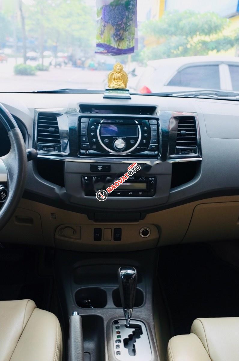 Bán xe Toyota Fortuner V 2012, màu bạc-3