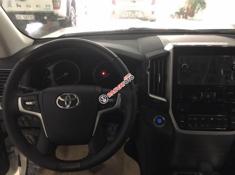 Bán Toyota Land Cruiser VX 4.6 2017, màu trắng, nhập khẩu nguyên chiếc-5