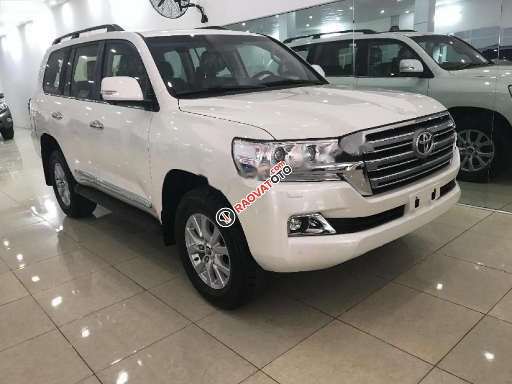 Bán Toyota Land Cruiser VX 4.6 2017, màu trắng, nhập khẩu nguyên chiếc-1