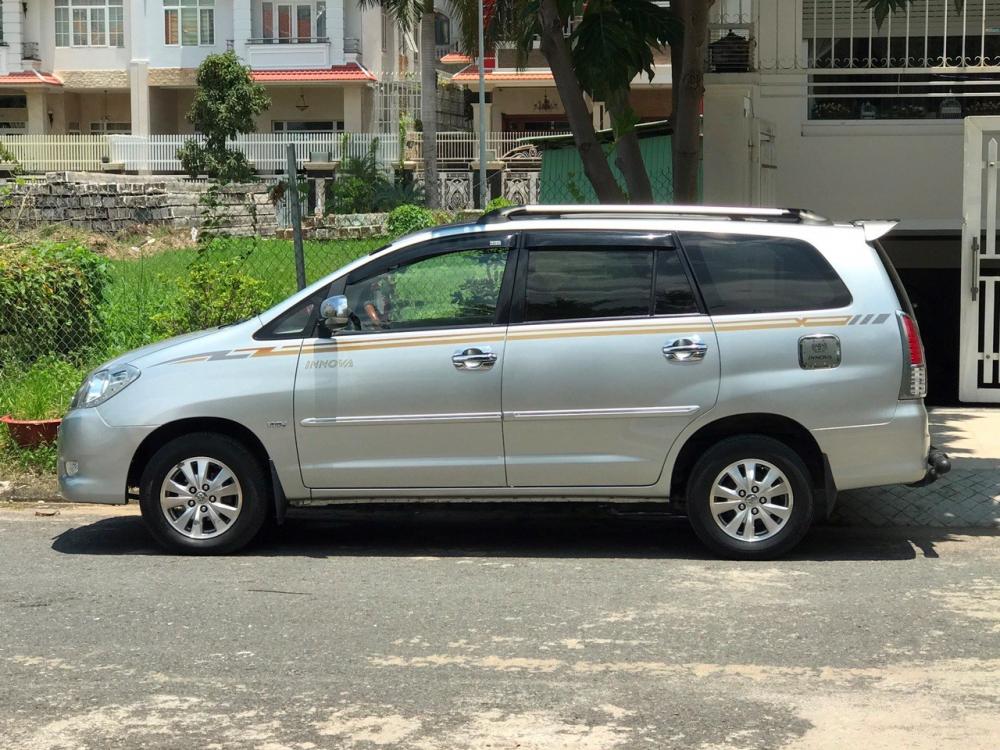 Bán xe Toyota Innova đời 2009, màu vàng, nhập khẩu-12