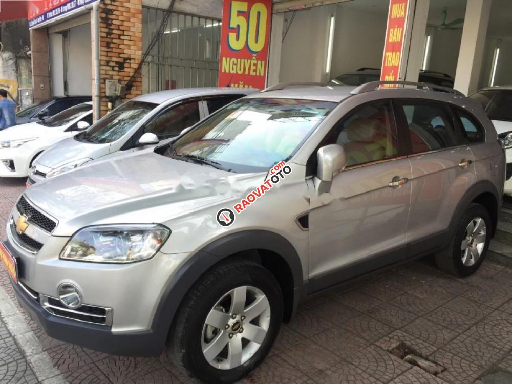 Cần bán gấp Chevrolet Captiva 2010, màu bạc số sàn-0