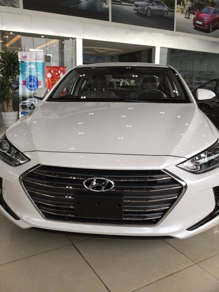 Bán xe Hyundai Elantra 2.0 AT đời 2017, màu trắng, nhập khẩu, giá chỉ 669 triệu-3