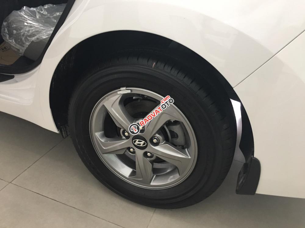 Giá xe Elantra 1.6, màu trắng, xe mới 100%. Cam kết giá tốt nhất. LH Hương: 0902.608.293-10