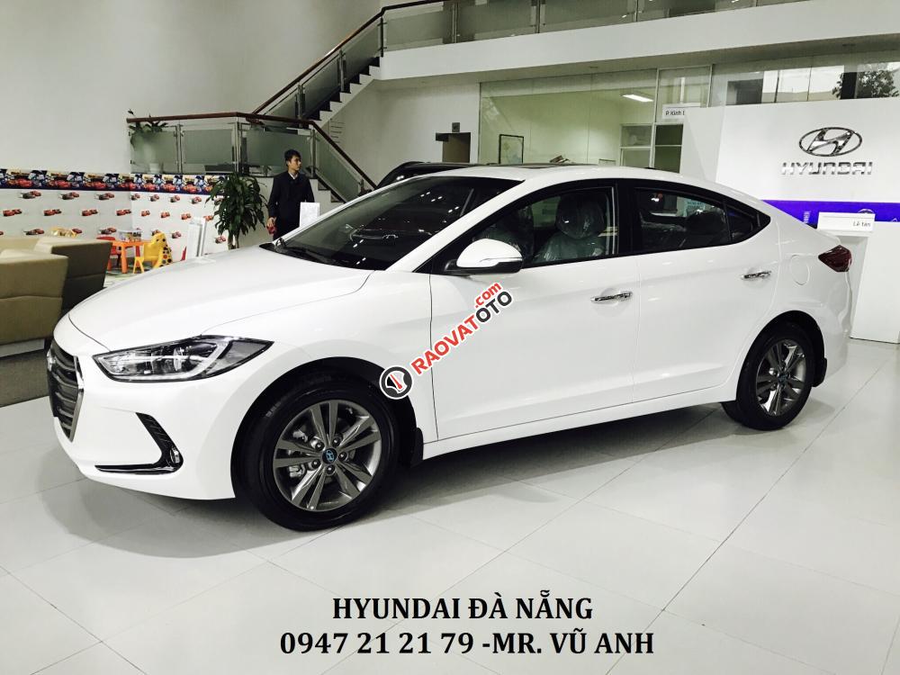 Xe Hyundai Elantra, màu trắng - Đà Nẵng, giảm  giá 80 triệu, chỉ còn 549 triệu, Lh: 0941 295 79-0