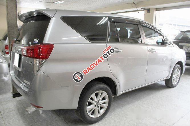 Bán Toyota Innova 2.0E đời 2016, màu bạc số sàn-2