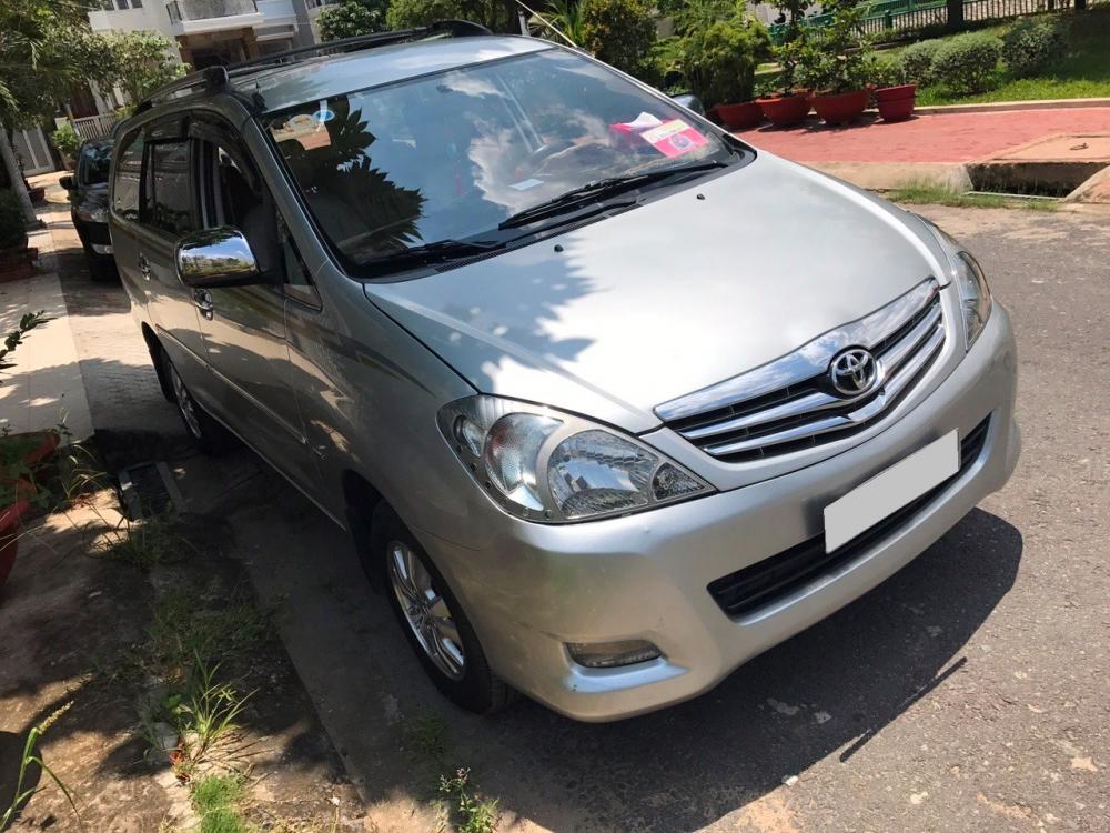 Bán xe Toyota Innova đời 2009, màu vàng, nhập khẩu-10