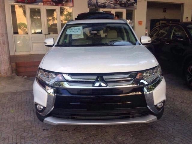 Bán xe Mitsubishi Outlander đời 2017, màu trắng, nhập khẩu -2