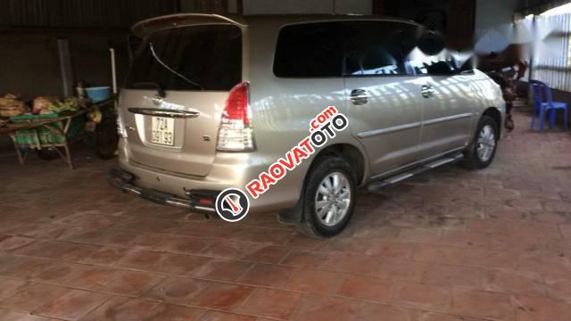 Bán Toyota Innova đời 2010, màu bạc -2