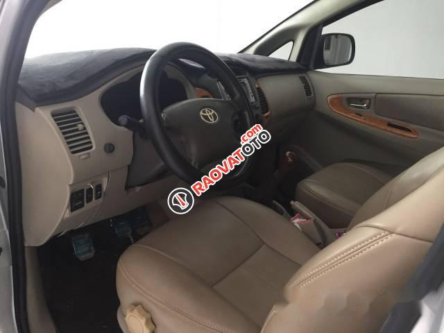 Bán xe Toyota Innova năm 2010, màu trắng xe gia đình-3