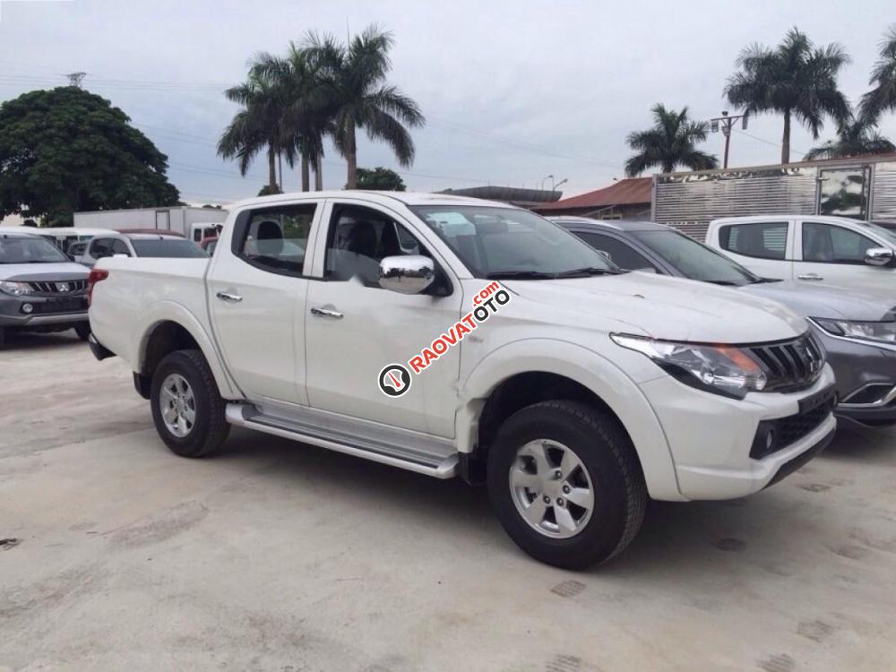 Bán Mitsubishi Triton đời 2017, màu trắng, nhập khẩu nguyên chiếc, giá tốt-0