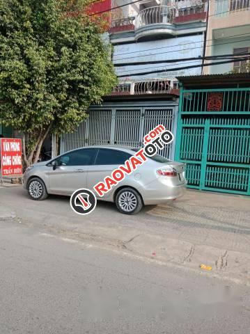 Cần bán xe Ford Fiesta đời 2011, màu bạc-0