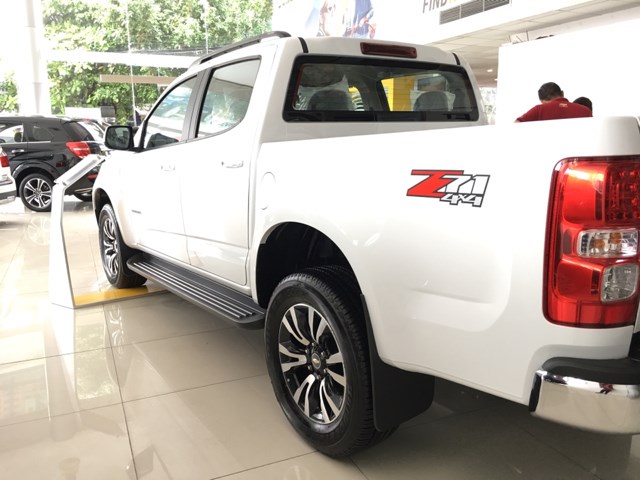 Bán Chevrolet Colorado sản xuất 2017, màu trắng, nhập khẩu-5