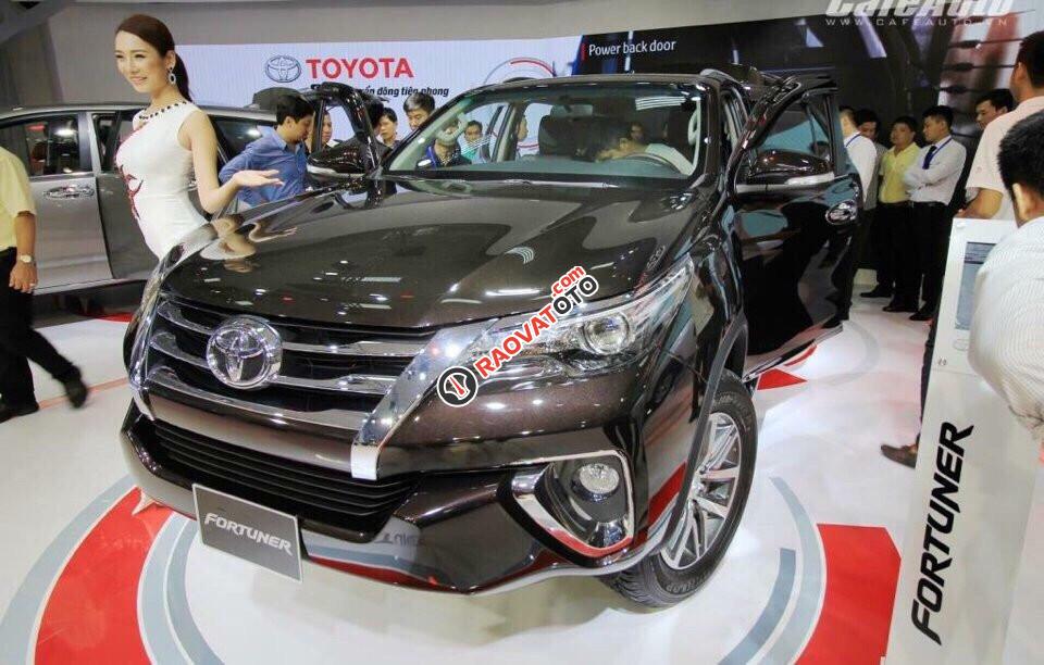 Toyota Mỹ Đình, bán Fortuner 4x2 đời 2017, trả trước 235tr nhận xe-9