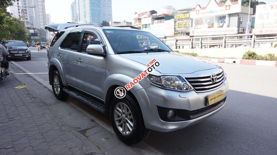 Bán Toyota Fortuner V đời 2013, màu bạc-2