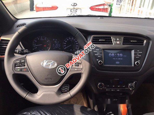 Cần bán Hyundai i20 Active đời 2017, màu đỏ, giá chỉ 598 triệu-4